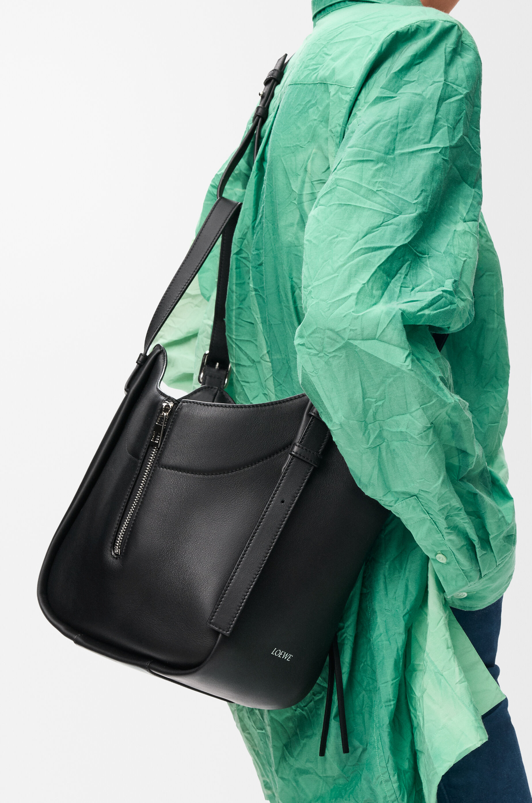 ハンモック フリップ バッグ（クラシックカーフ） ブラック - LOEWE