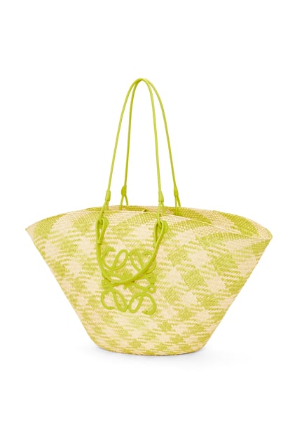 LOEWE Large Anagram Basket bag in iraca palm and calfskin 自然色/萊姆綠 plp_rd