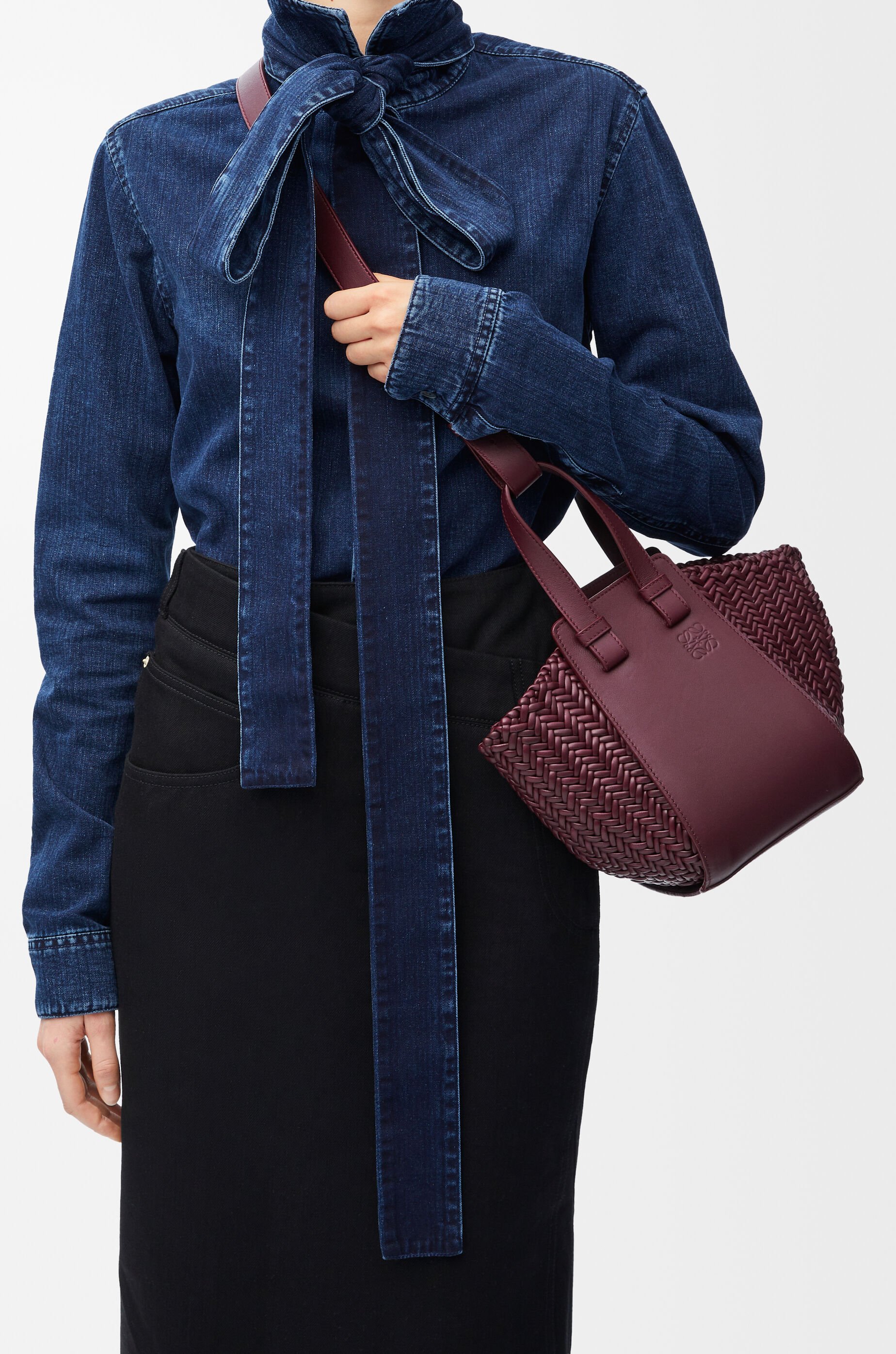 ハンモックバッグ コンパクト（カーフ） レッド - LOEWE