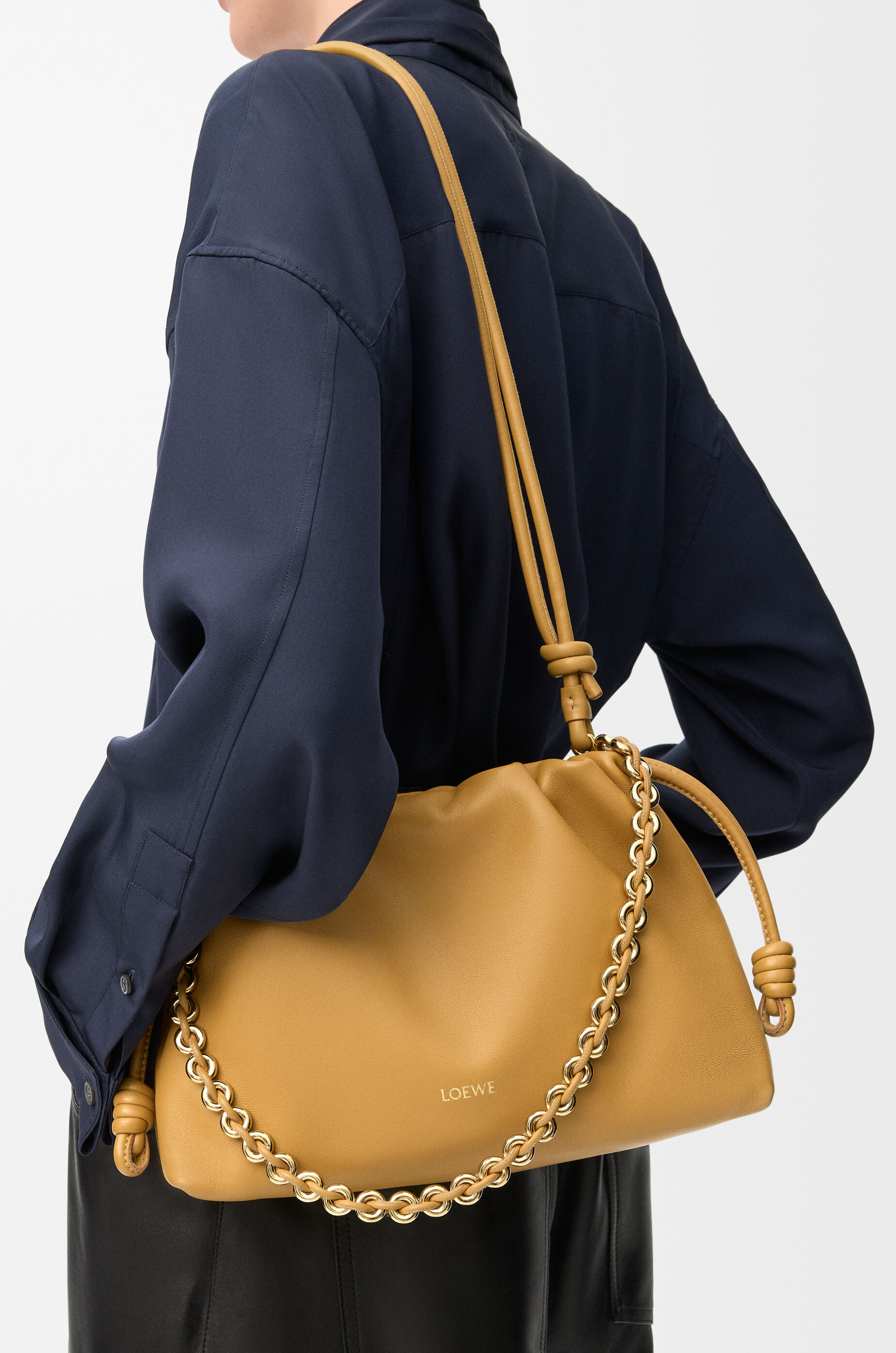 【LOEWE】Medium Flamenco purse フラメンコパース バッグ Medium Flamenco clutch in nappa calfskin Beige - LOEWE