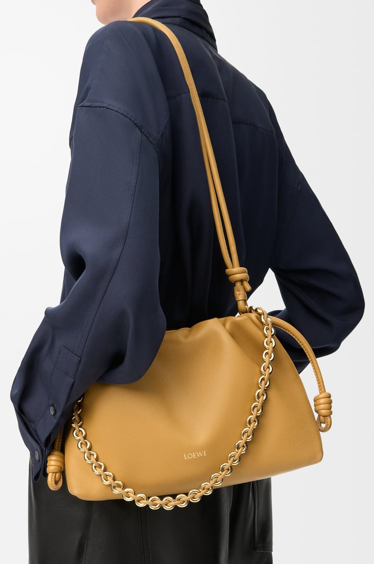 LOEWE 中号柔软纳帕羊皮革 Flamenco Purse 手袋 沙漠黄