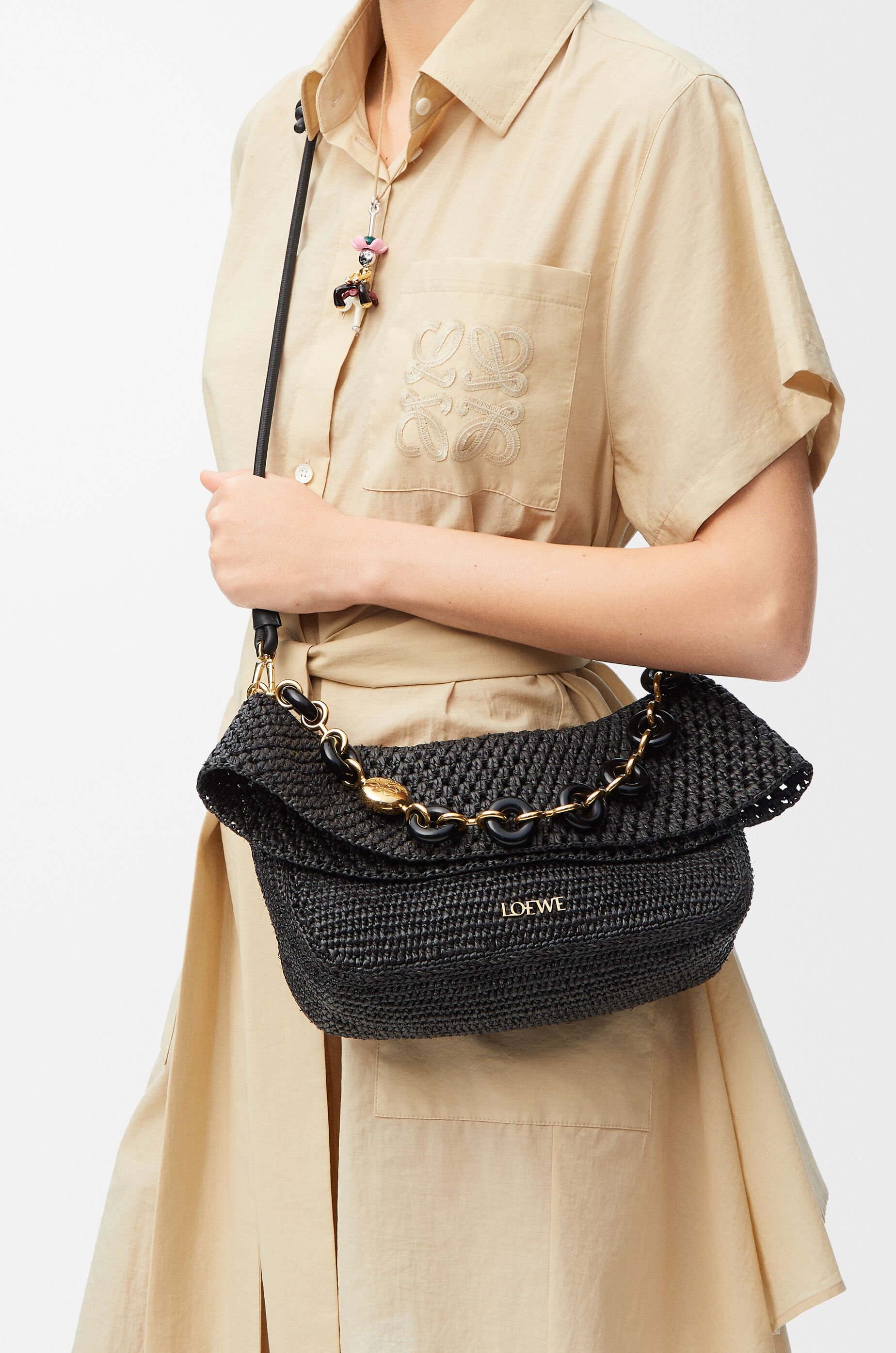 Medium Ola bag in raffia and calfskin Black - LOEWE Medium Ola bag in raffia and calfskin Black - LOEWE