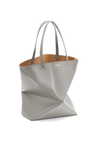 LOEWE XL Puzzle Fold Tote in shiny calfskin 珍珠灰 plp_rd