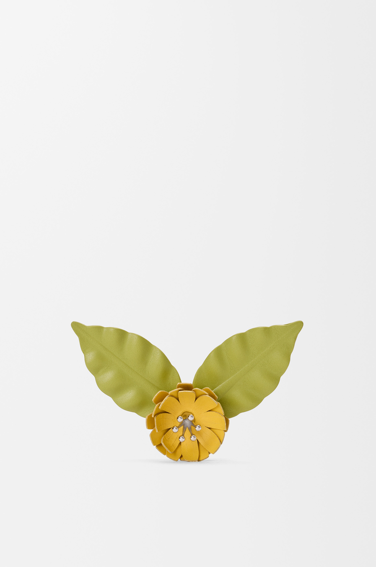 LOEWE 小牛皮花朵別針 黃色