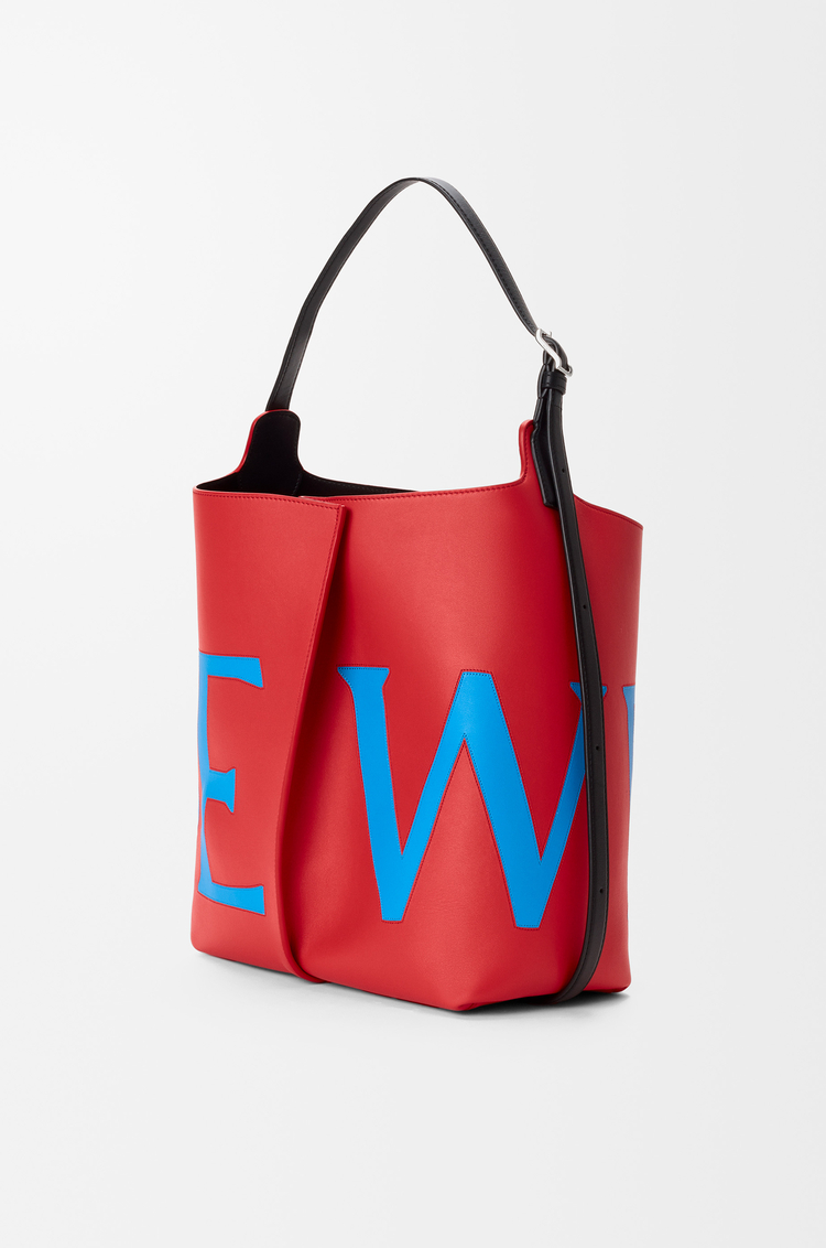 LOEWE Bolso Bilbao bucket grande Oversized Logo en piel de ternera lisa Rojo/Azul