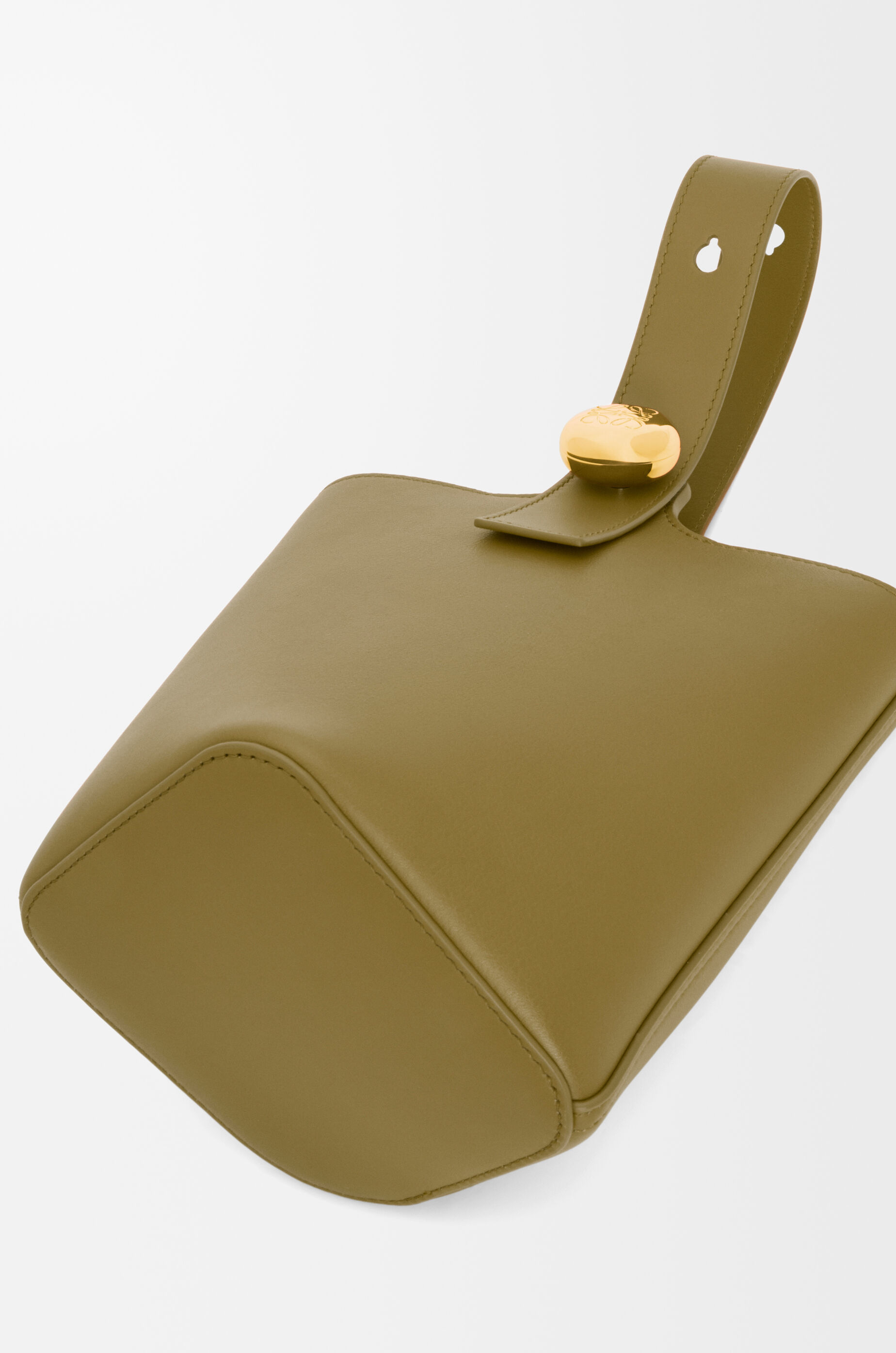 ペブル バケットバッグ ミニ（スムースカーフ） グリーン - LOEWE