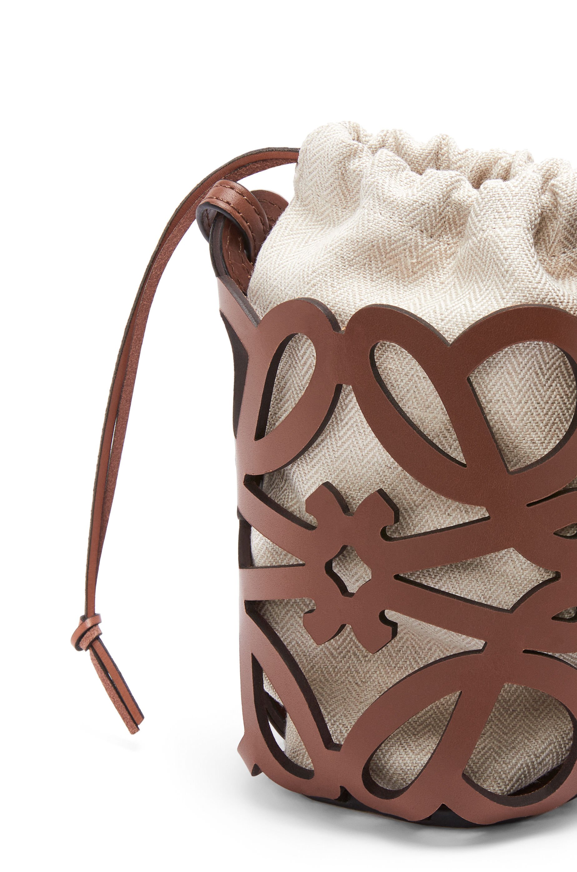 LOEWE アナグラムカットアウト ポケット (クラシックカーフ