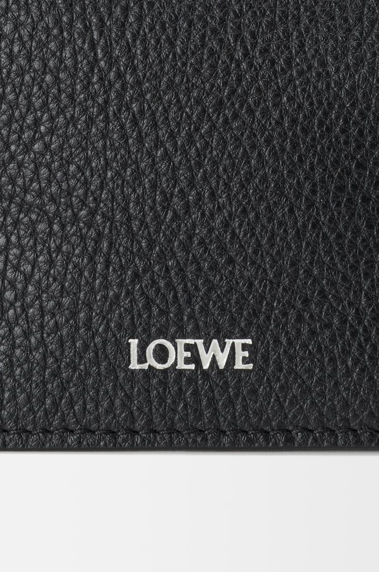 LOEWE Pebble messenger moyen en cuir de veau grainé souple Noir