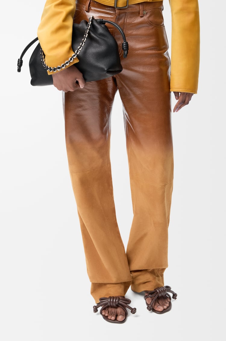 LOEWE Bolso Flamenco purse mediano en piel de ternera graneada Negro