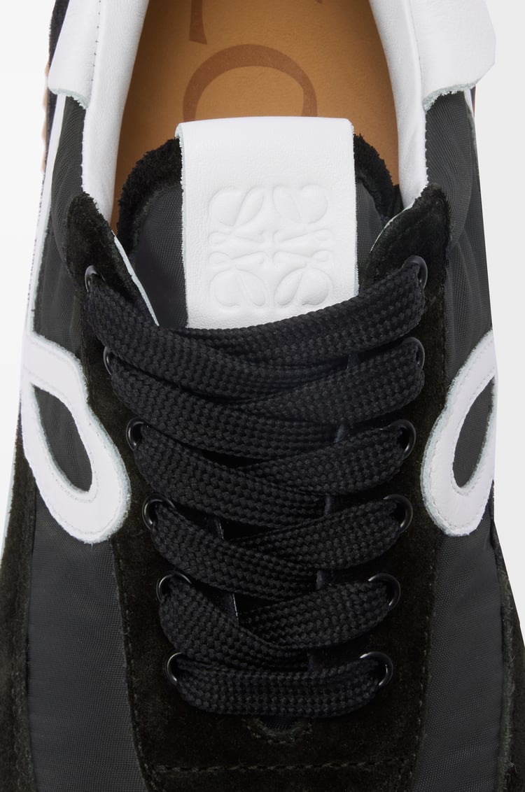 LOEWE Zapatilla Flow Runner en ante y nailon Negro/Blanco