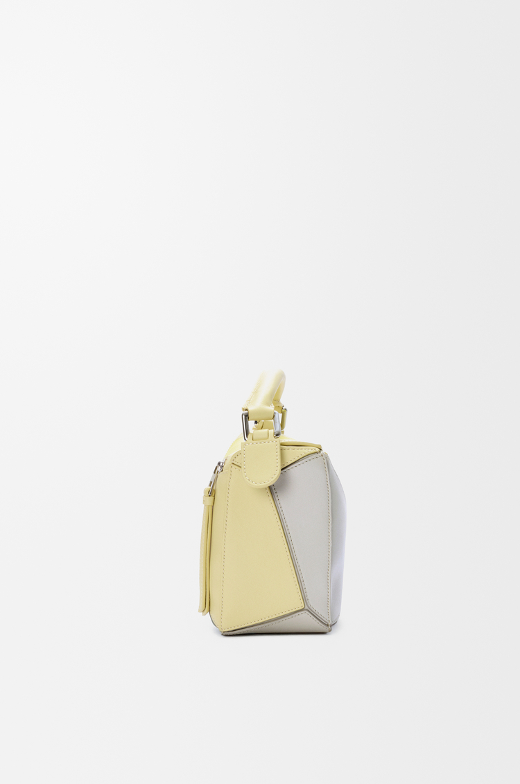 LOEWE Kleine Puzzle Tasche aus Nappa-Kalbsleder Blassgrau/Heller Citrin