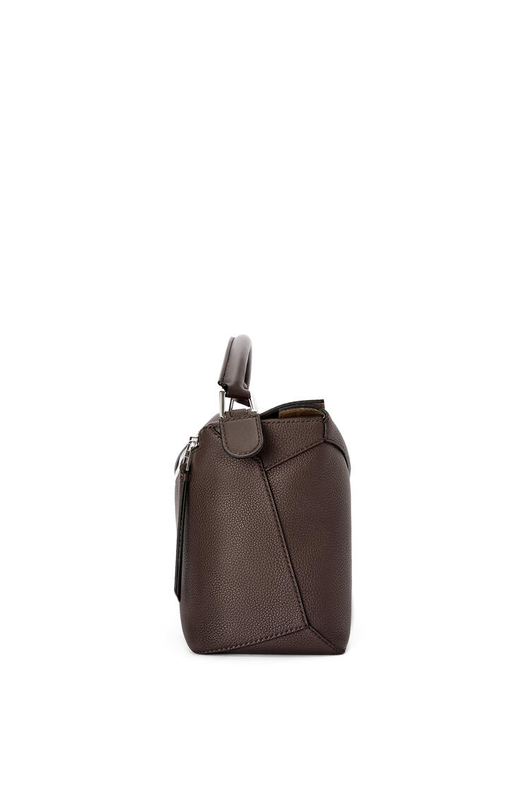 LOEWE Large Puzzle Edge bag in grained calfskin Chocolate pdp_rd