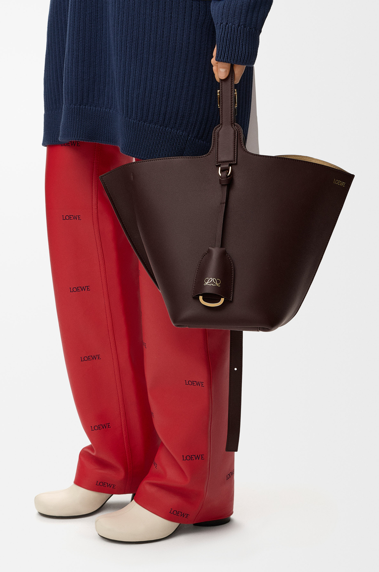 LOEWE Bolso Bilbao bucket mediano de ante y piel de ternera suave Castaña Oscura