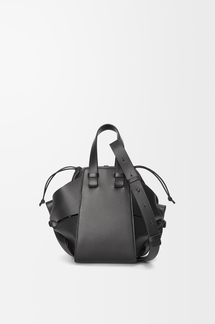 LOEWE Bolso Hammock Compact en piel de ternera Negro