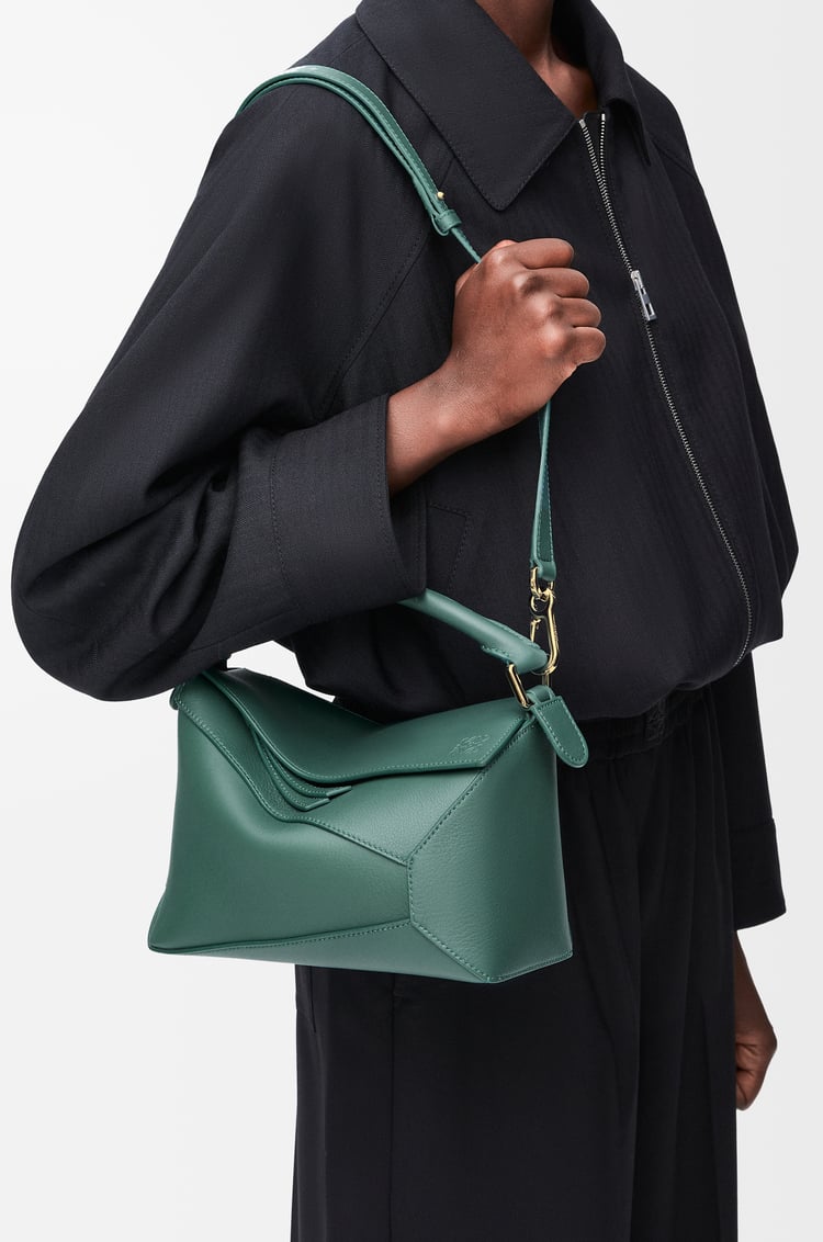 LOEWE Petit sac Puzzle Edge en cuir de veau classique Vetiver