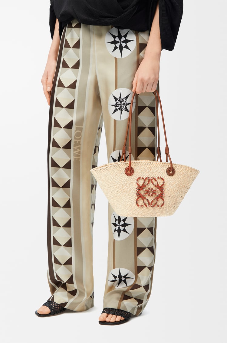 LOEWE アナグラム バスケットバッグ スモール (イラカヤシ＆カーフ) ナチュラル/タン