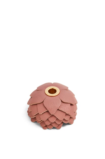 LOEWE Small flower charm in calfskin and brass Peach Bloom plp_rd
