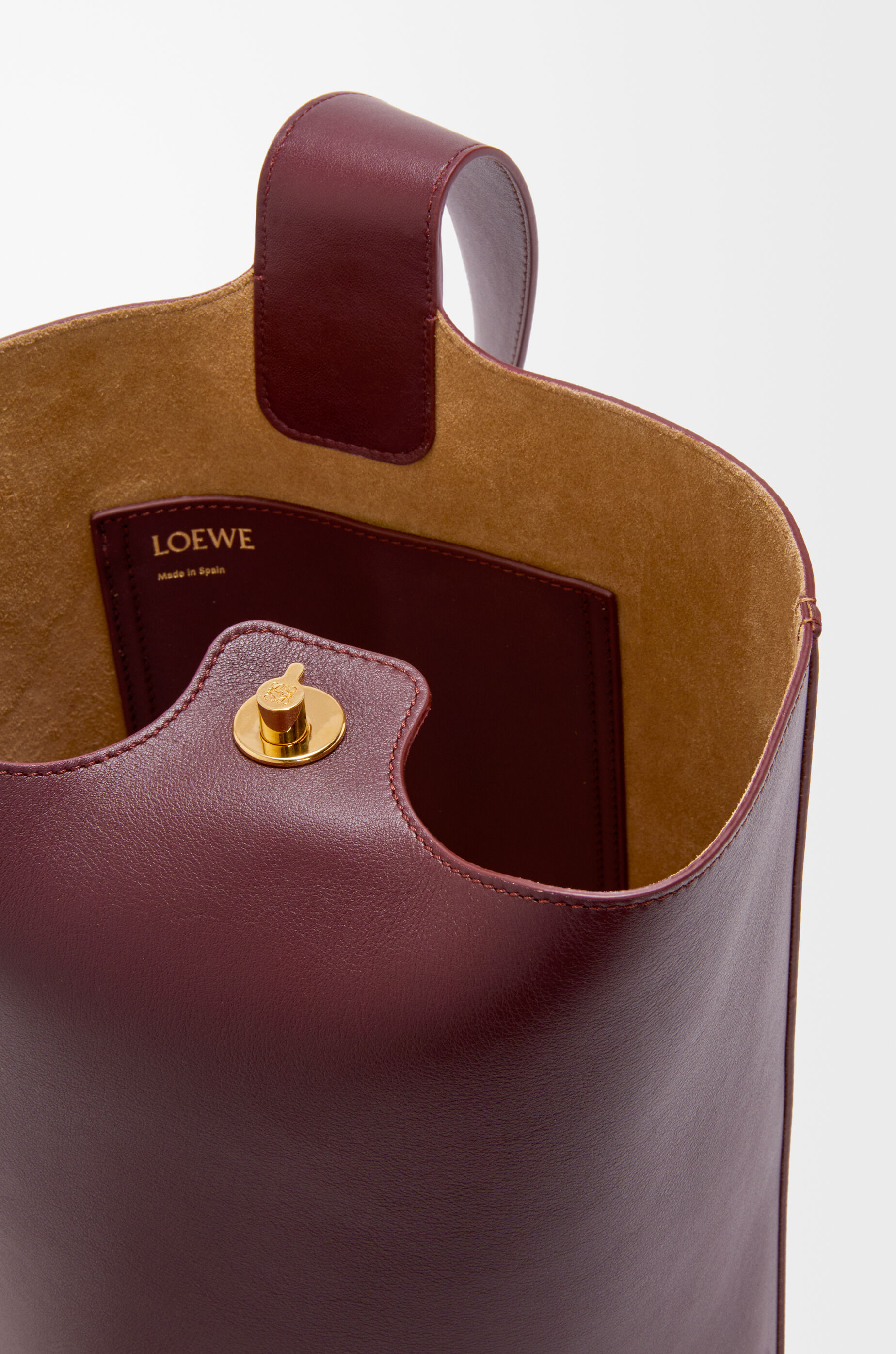 ペブル バケットバッグ ミディアム（スムースカーフ） レッド - LOEWE