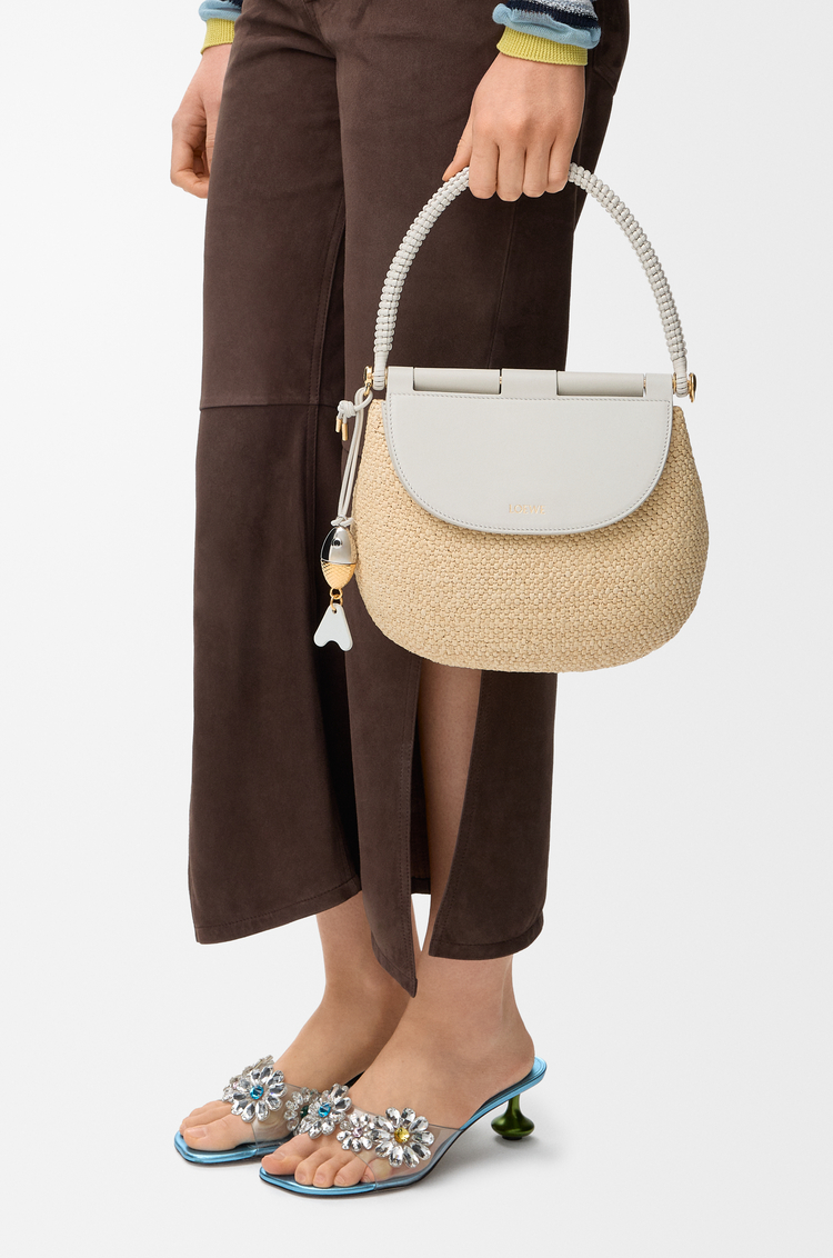 LOEWE Medium Pescador bag in raffia and calfskin Natural/White
