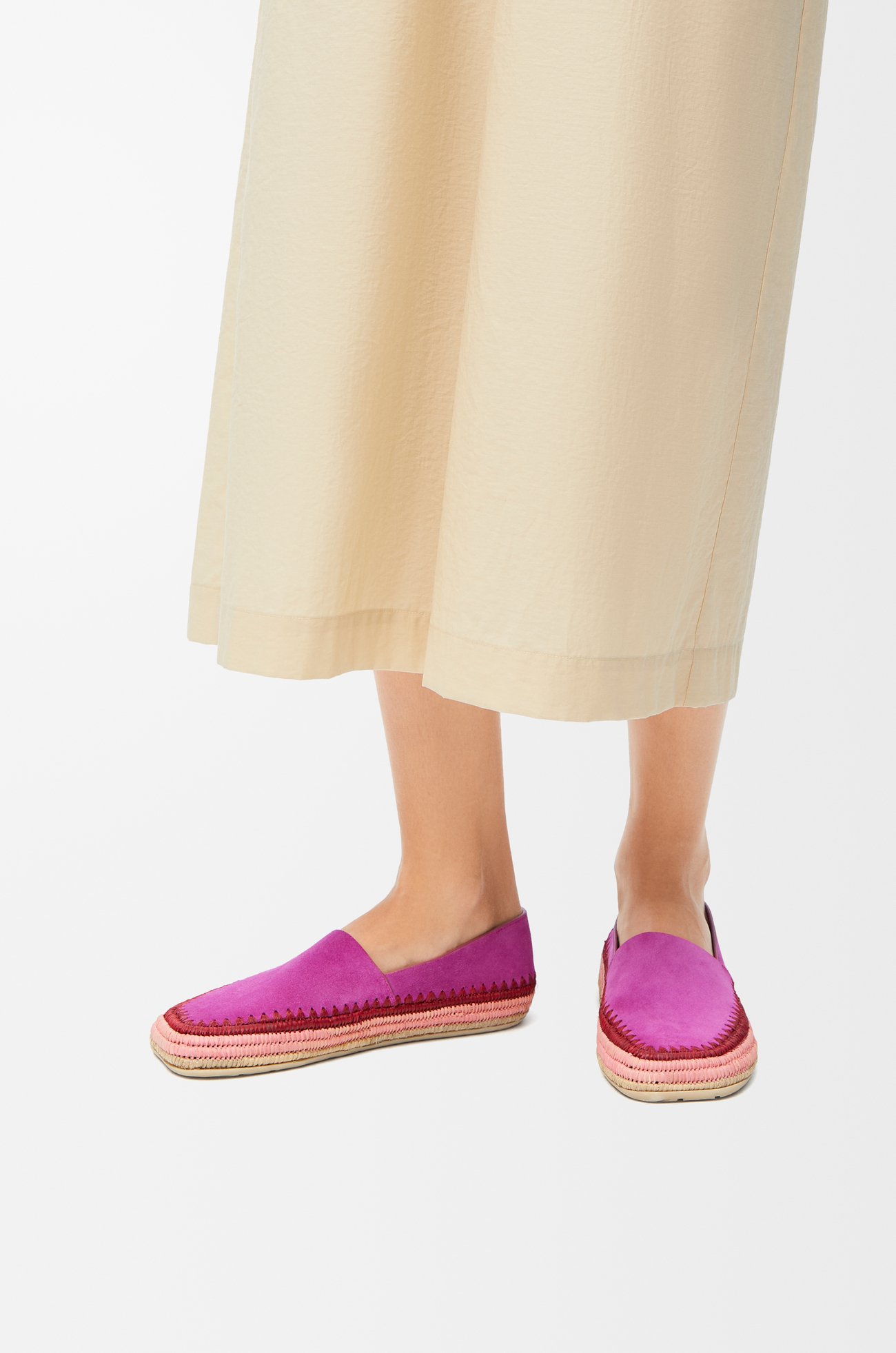 LOEWE Rio slipper in suede and raffia Fuchsia
