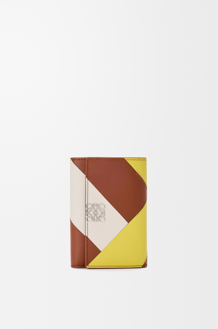LOEWE アナグラム バーティカル ウォレット スモール（カーフ） マルチカラースクワラル