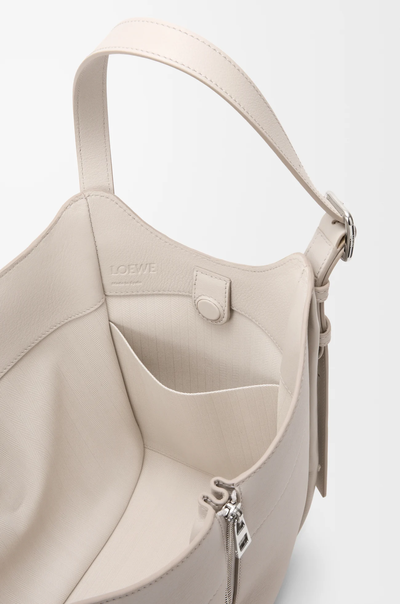 LOEWE Borsa Hammock Flip in pelle di vitello classica Light Ghost