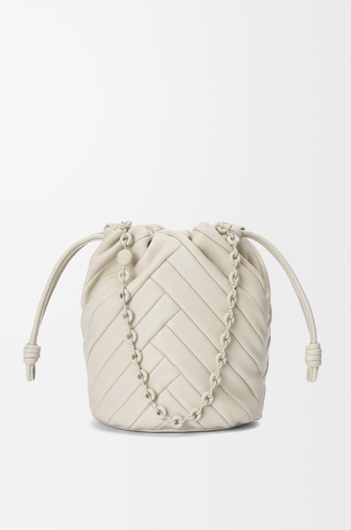 LOEWE Bolso Flamenco Purse Bucket mediano en piel napa de cordero Sal Marina plp_rd