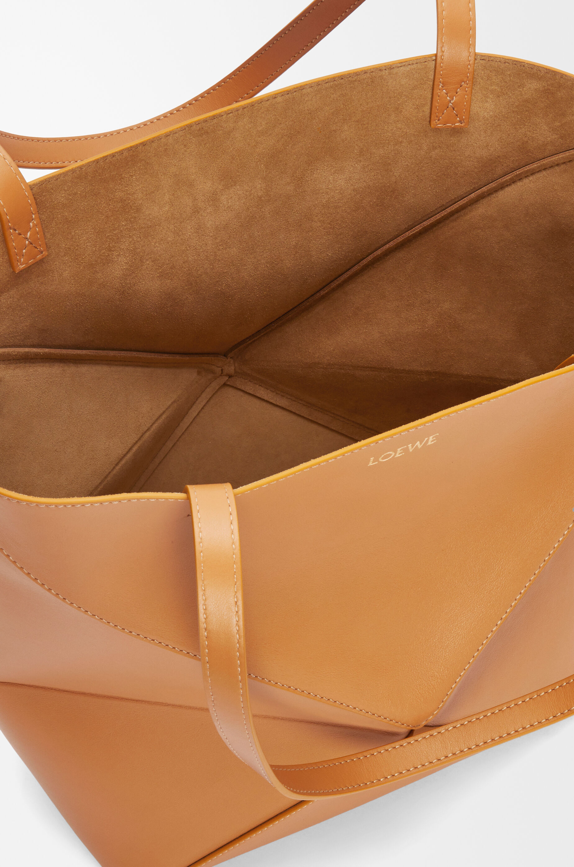 LOEWE 미디엄 퍼즐 폴드 토트 - 샤이니 카프스킨 웜 데저트