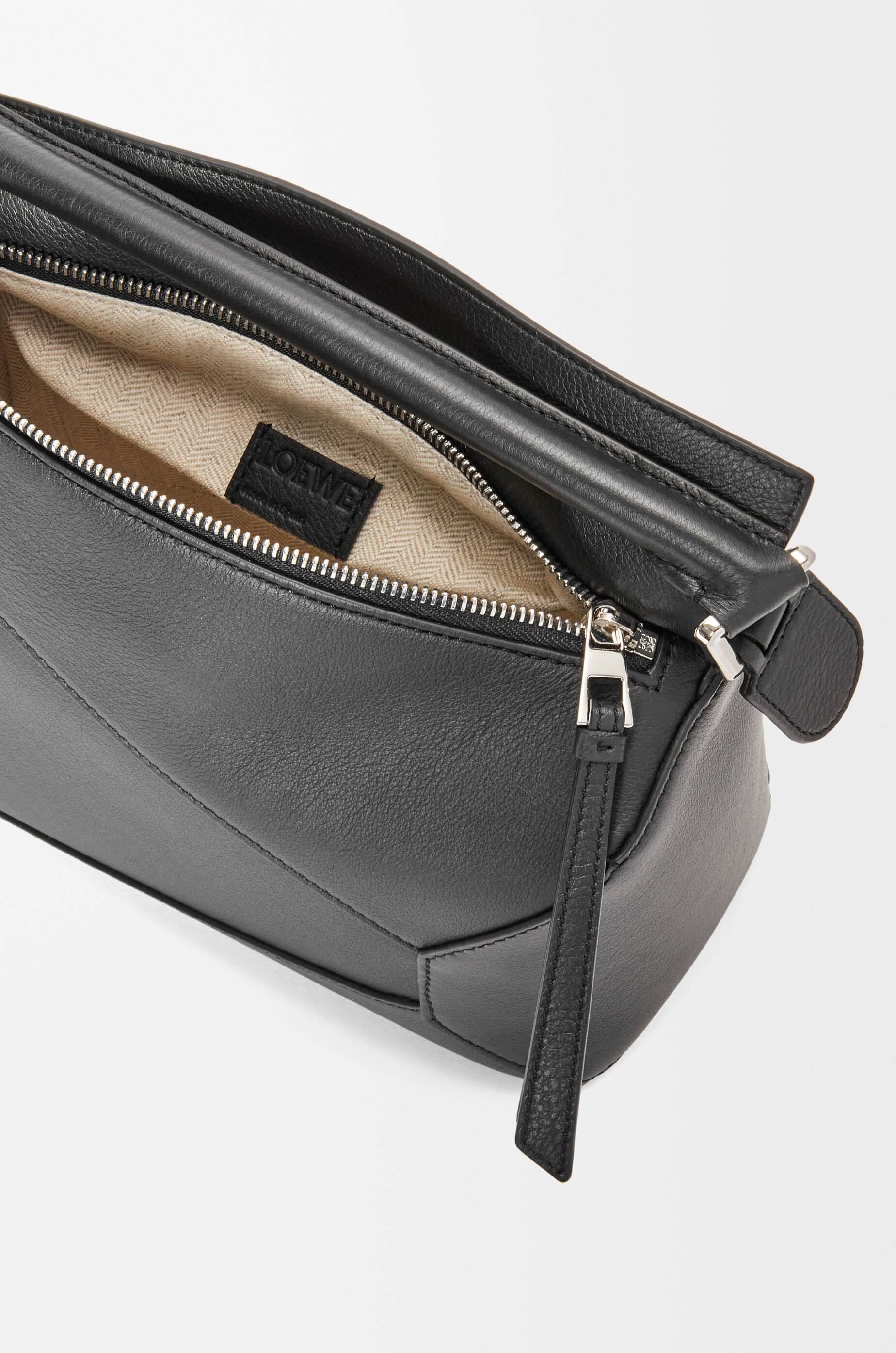 LOEWE Bolso Puzzle Edge peque&ntilde;o en piel de ternera cl&aacute;sica Negro