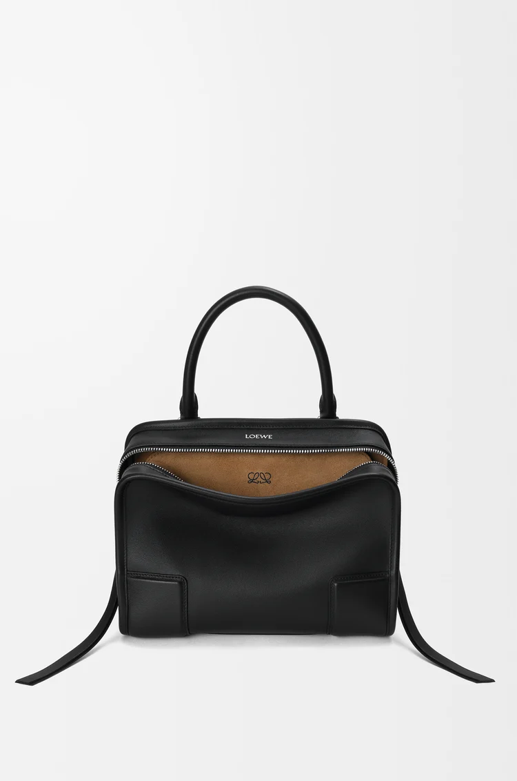 LOEWE Bolso Amazona 180 pequeño en piel de ternera suave Negro