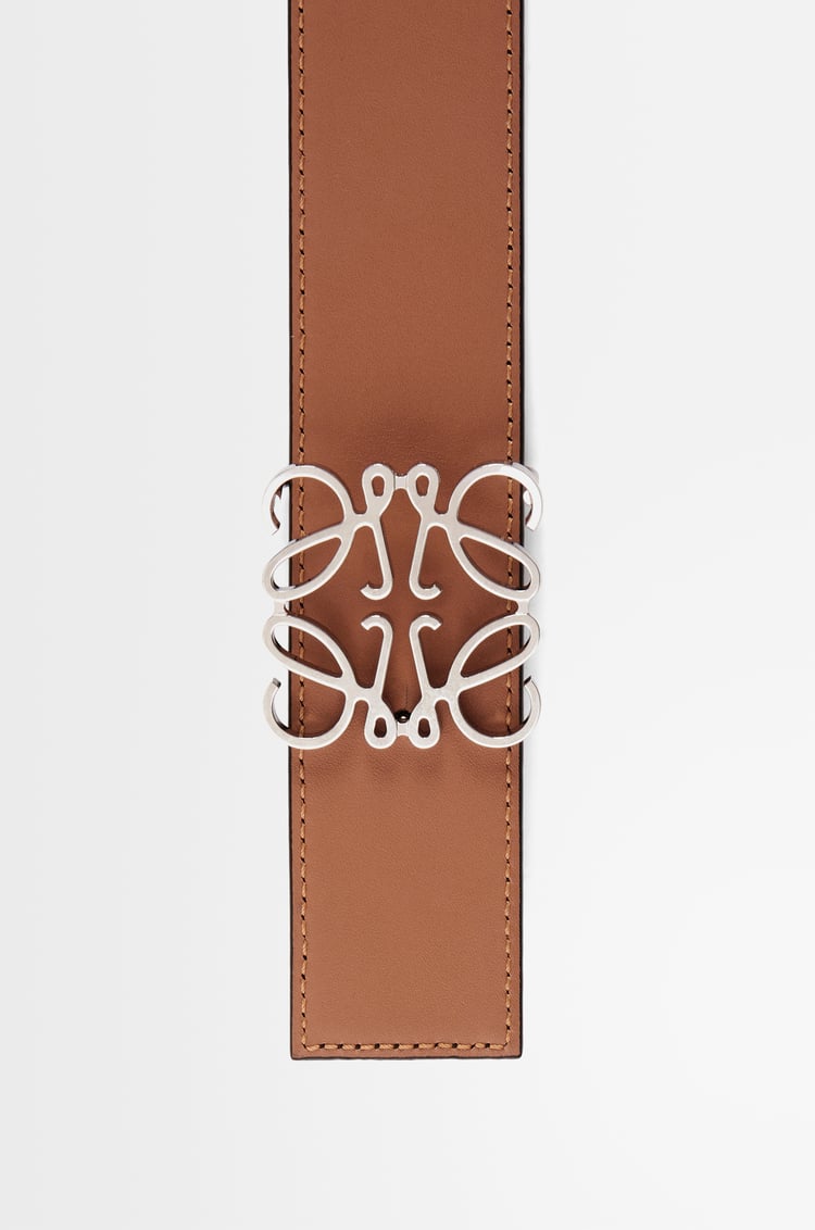 LOEWE Cinturón reversible Anagram en piel de ternera lisa Negro/Bronceado/Paladio