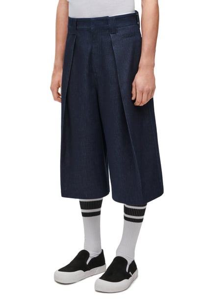 LOEWE Pleated shorts in denim 原色丹寧 plp_rd