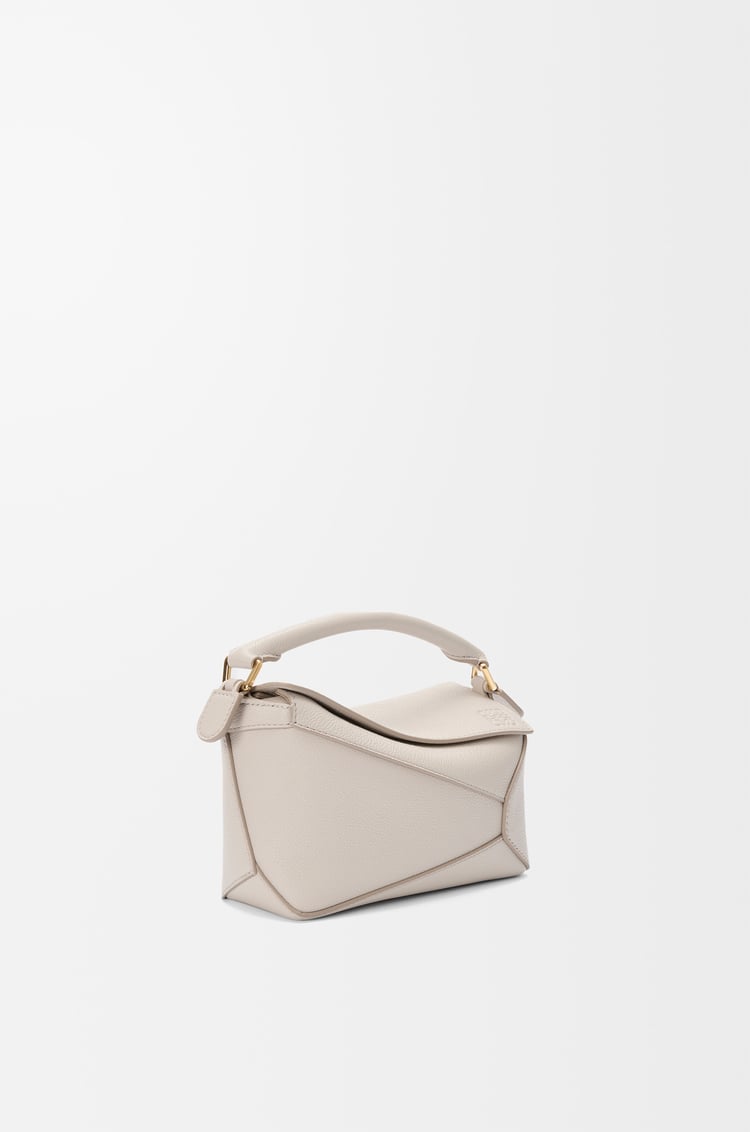 LOEWE 迷你柔软粒面牛皮革 Puzzle 手袋 浅轻灵灰