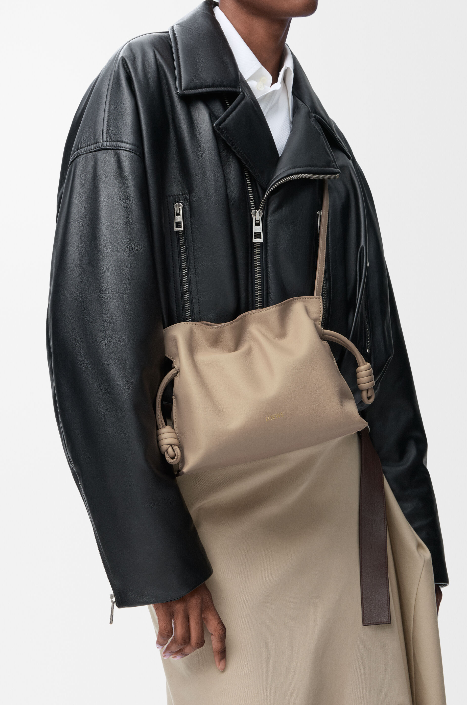 フラメンコクラッチ ミニ（ナパカーフ） ベージュ - LOEWE Japan