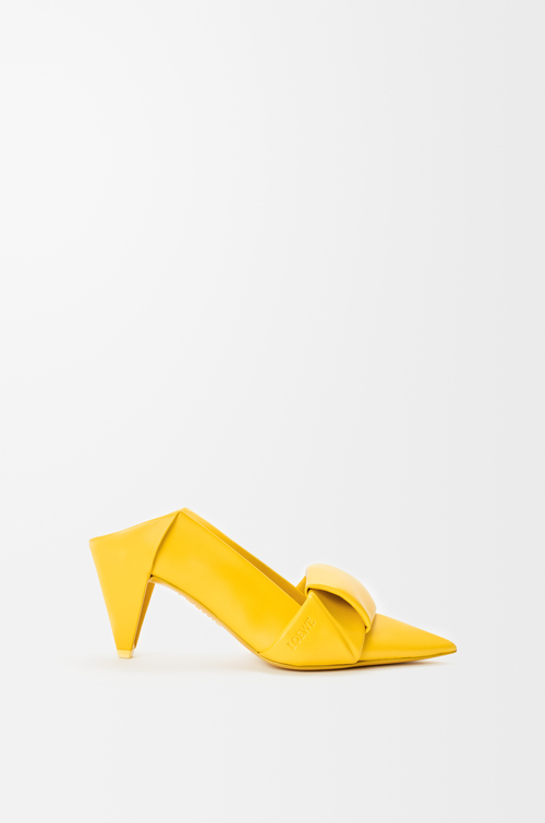 LOEWE Zapato de salón con talón plegable Origami en piel de cordero Amarillo Rayo De Sol