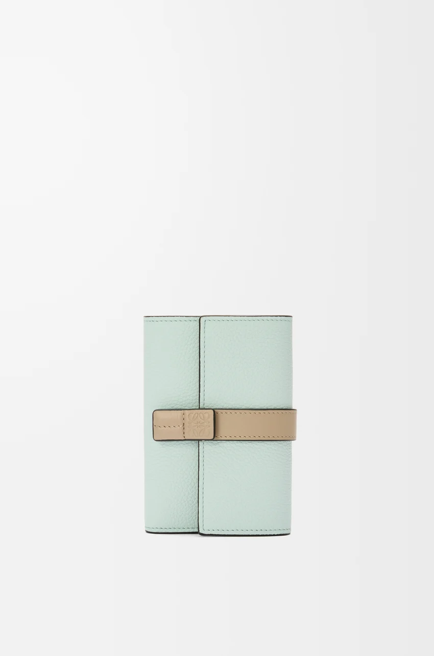 青の財布が人気のレディース財布ブランドおすすめ｜LOEWE（ロエベ）