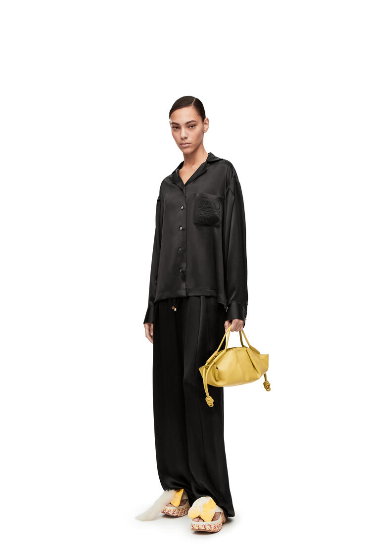 LOEWE Blusa de pijama en seda satinada con anagrama Negro