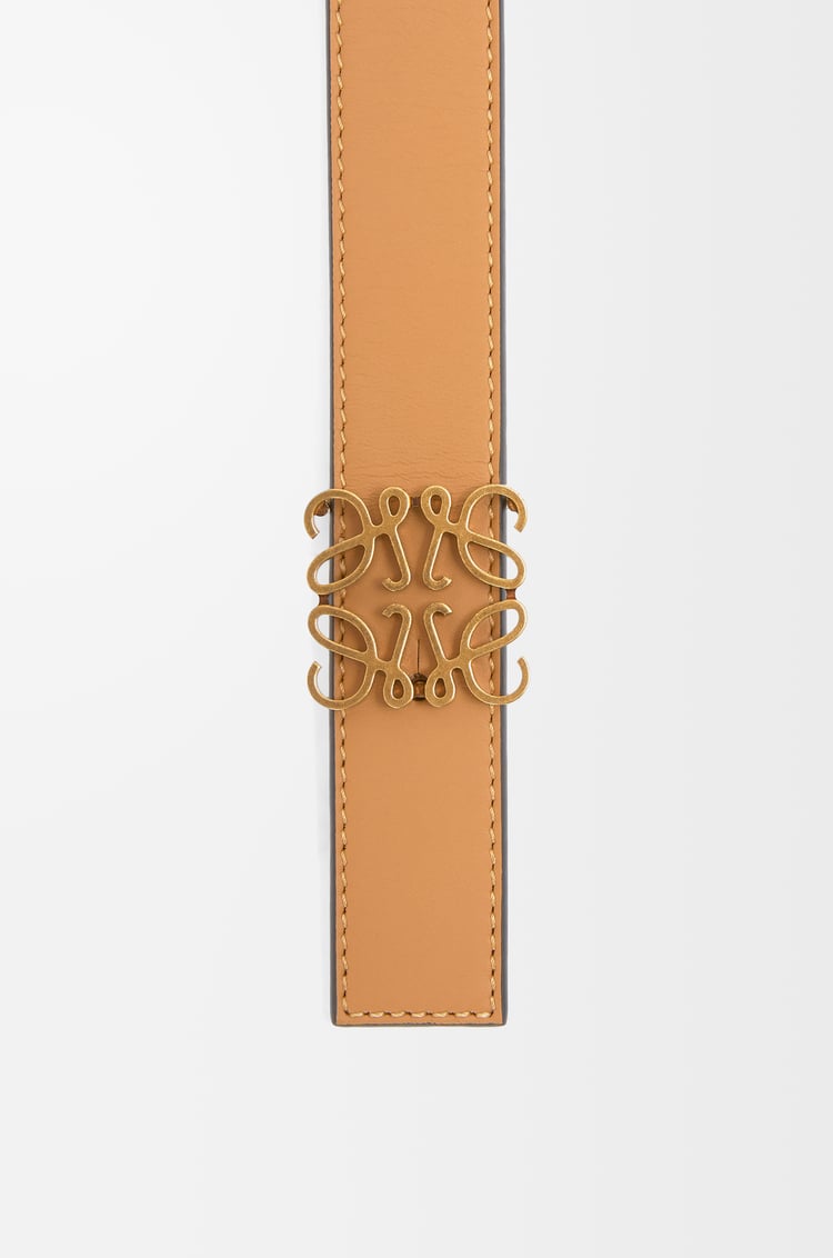 LOEWE Cinturón reversible Anagram en piel de ternera Desierto Cálido/Avena/Bronce