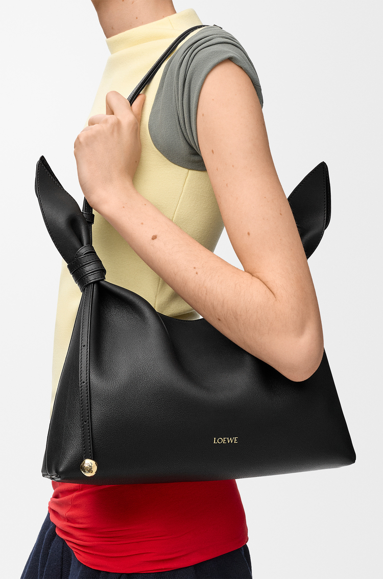 LOEWE Bolso Scarf mediano en piel de ternera lisa Negro