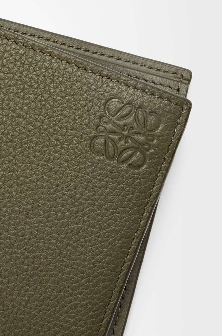 LOEWE 柔軟粒面小牛皮雙褶零錢夾 卡其綠