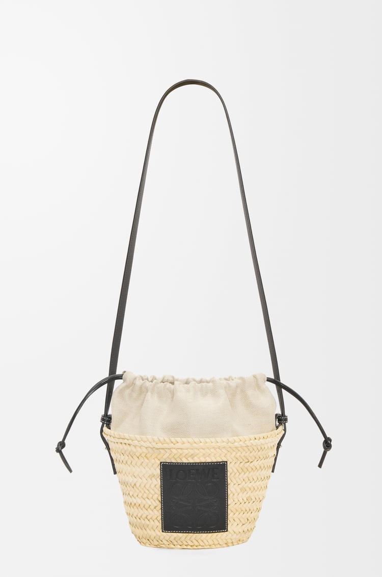 LOEWE ドローストリング バケットバッグ（ヤシの葉&カーフ） ナチュラル/ブラック