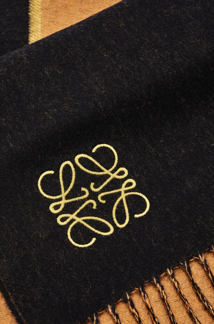 LOEWE Window scarf in wool and cashmere Black/Camel