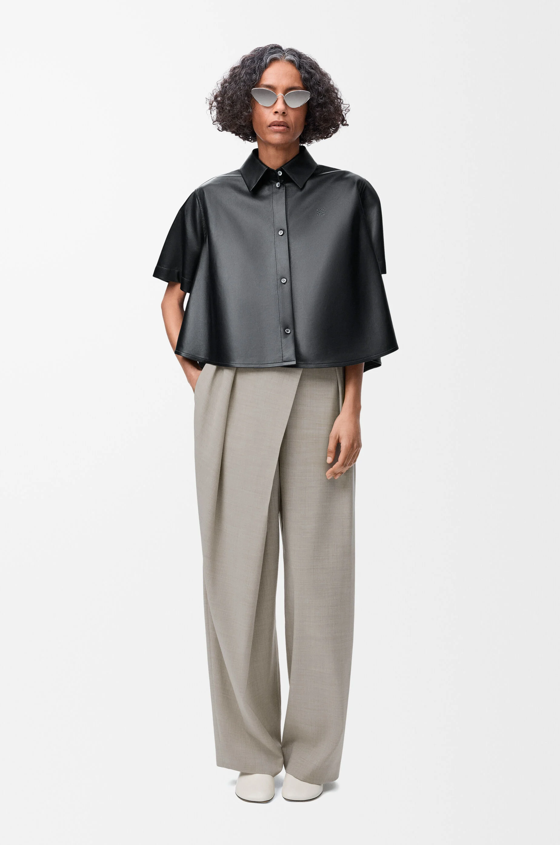 【LOEWE】 アシンメトリー◇ウールワイドパンツ◇ラップフロント ラップ トラウザーズ（ウール） ベージュ - LOEWE