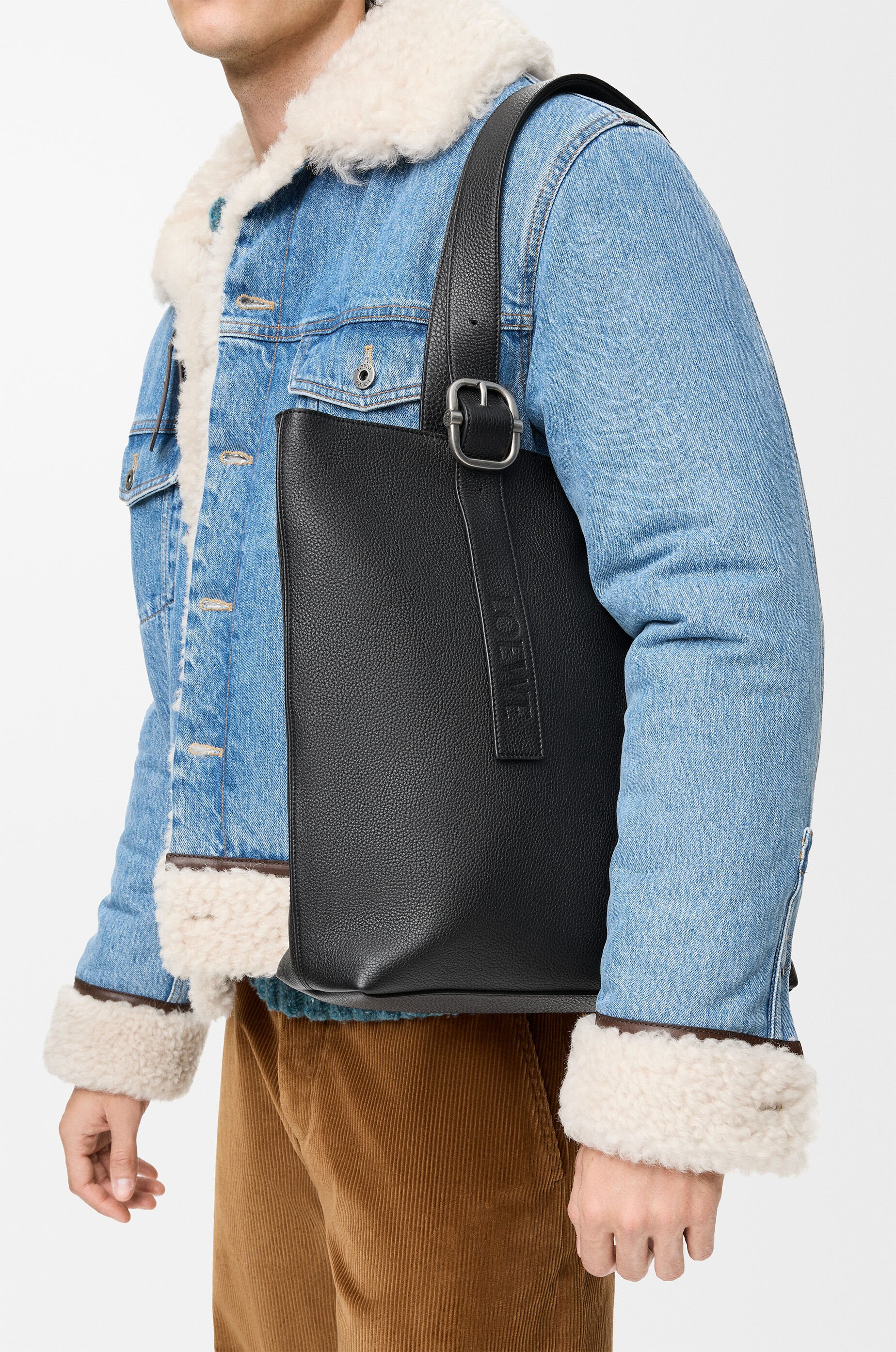 Loop zipped tote in supple grained calfskin Black - LOEWE USA