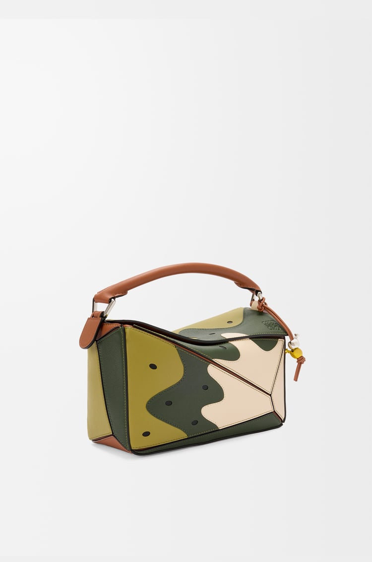 LOEWE Puzzle 10 Paula’s Ibiza Kiwi re-edition bag in classic calfskin Green