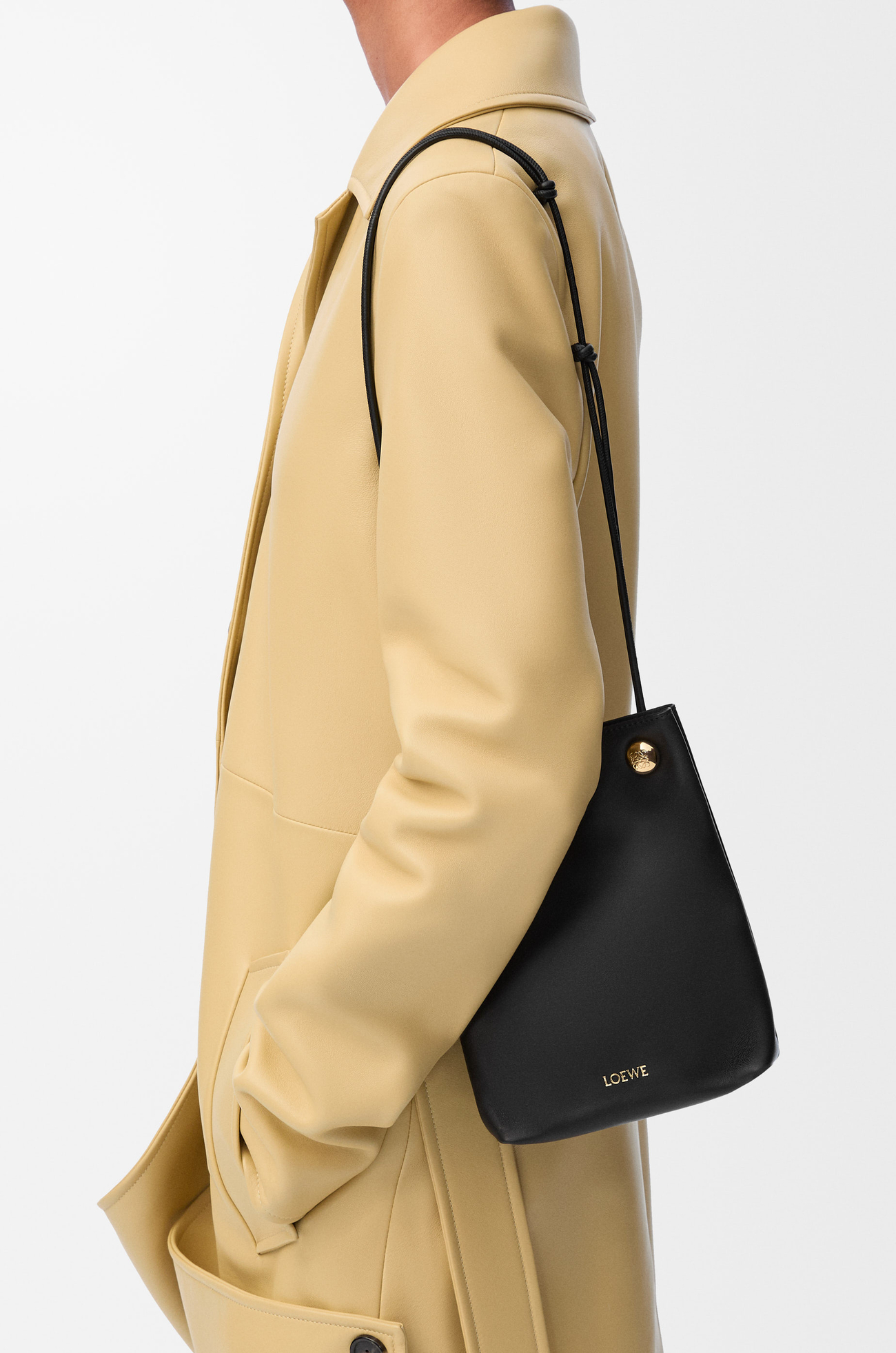 LOEWE Pouch Pebble en piel de ternera Negro