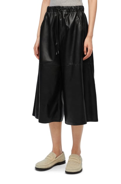 LOEWE Cropped trousers in nappa lambskin Black plp_rd