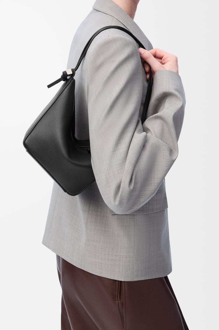LOEWE Mini Hammock hobo in classic calfskin Black