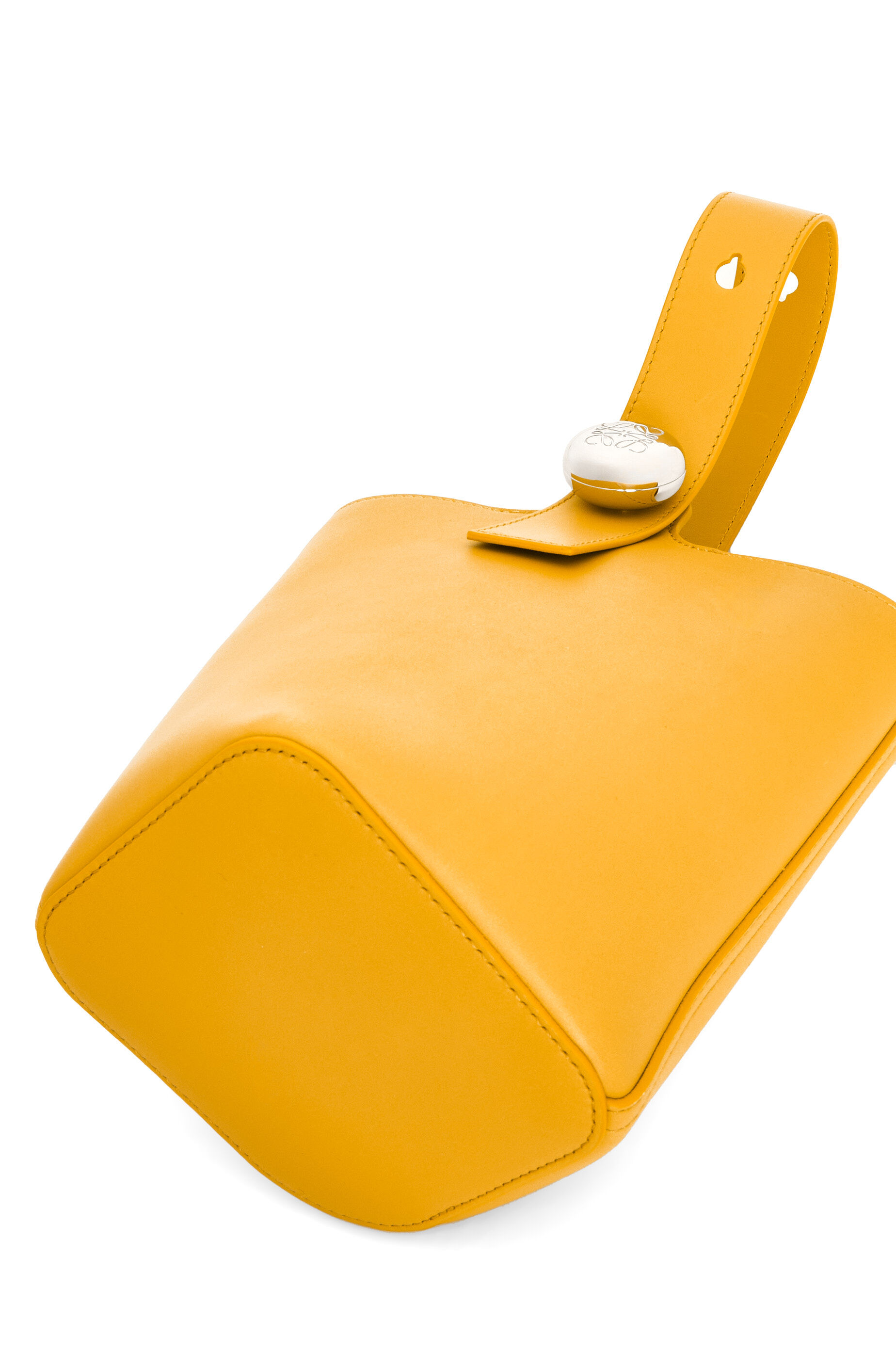 LOE MINI 19 PEBBLE BUCKET IN GRAY STEEL MELLOW CALFSKIN