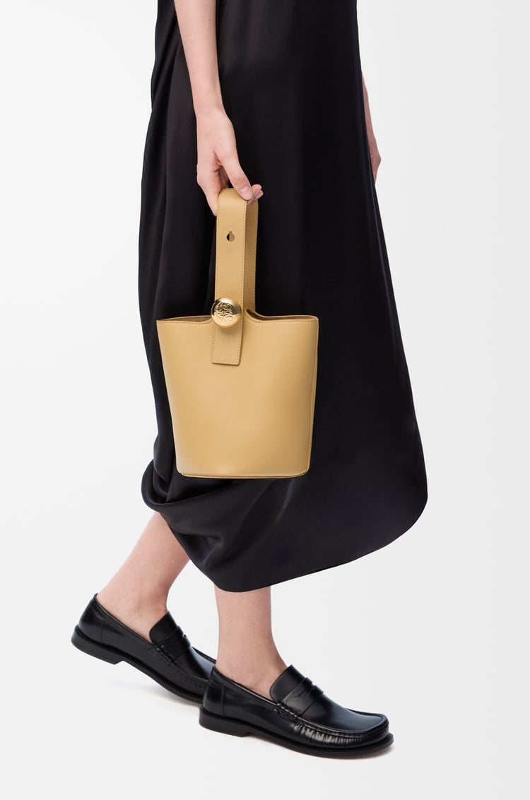 LOEWE Mini Pebble bucket in smooth calfskin Dark Butter